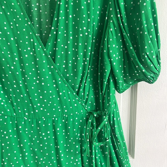 Green, white polka dotted puff sleeve wrap dress. Size XL. Excellent condition. - Picture 3 of 6